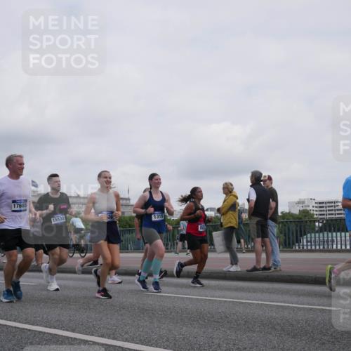 29.06.2025 - hella hamburg halbmarathon Luisa Fischer http://msf.ph/oto/8501241 29.06.2025 10:07:51 Kennedybrücke 2698, 17685, 15532, 1316, 80, 1316, 1559, 2463, 2698, 3994, 4146, 6311, 8089, 9280, 10100, 10709 meine-sportfotos.de