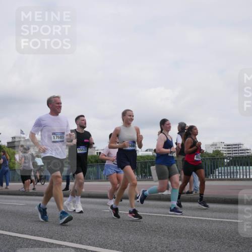 29.06.2025 - hella hamburg halbmarathon Luisa Fischer http://msf.ph/oto/8501245 29.06.2025 10:07:51 Kennedybrücke 2698, 17685, 15532, 586, 80, 1316, 1559, 2463, 2698, 3994, 4146, 6311, 8089, 9280, 10100, 10709 meine-sportfotos.de