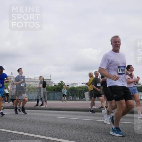 29.06.2025 - hella hamburg halbmarathon Luisa Fischer http://msf.ph/oto/8501255 29.06.2025 10:07:52 Kennedybrücke 2463, 2698, 2030, 928, 17685, 1316, 1559, 2463, 2698, 3994, 6311, 8089, 9280, 10100, 10709, 10834 meine-sportfotos.de