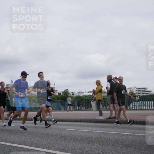 29.06.2025 - hella hamburg halbmarathon Luisa Fischer http://msf.ph/oto/8501258 29.06.2025 10:07:53 Kennedybrücke 463, 2698, 1609, 928, 1126, 1316, 1559, 2463, 2698, 3994, 8089, 9280, 10100, 10709, 10834 meine-sportfotos.de