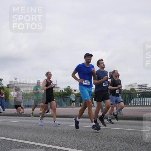 29.06.2025 - hella hamburg halbmarathon Luisa Fischer http://msf.ph/oto/8501265 29.06.2025 10:07:54 Kennedybrücke 2463, 2698, 92, 160, 1126, 1316, 1559, 2463, 2698, 2852, 3994, 4293, 4538, 8089, 9280, 10100, 10709, 10834 meine-sportfotos.de
