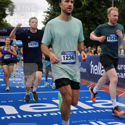 29.06.2025 - hella hamburg halbmarathon Strokosch-Dieckow http://msf.ph/oto/8501269 29.06.2025 10:52:59 Ziel 1258, 2099, 2208, 3059, 3258, 3334, 4121, 4557, 4558, 4770, 5907, 7509, 7864, 8139, 8587, 8720, 9093, 9537, 10724, 12155, 12367, 12519, 12910, 14323, 14791, 15430, 18590, 18720, 19208 meine-sportfotos.de