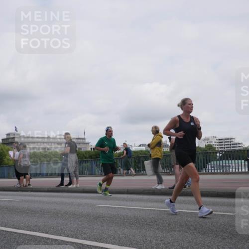 29.06.2025 - hella hamburg halbmarathon Luisa Fischer http://msf.ph/oto/8501276 29.06.2025 10:07:55 Kennedybrücke 1126, 1559, 2424, 2463, 2698, 2852, 3994, 4293, 4538, 9280, 10100, 10709, 10834 meine-sportfotos.de