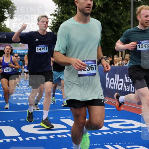 29.06.2025 - hella hamburg halbmarathon Strokosch-Dieckow http://msf.ph/oto/8501279 29.06.2025 10:52:59 Ziel 1258, 2099, 2208, 3059, 3258, 3334, 4121, 4557, 4558, 4770, 5907, 7509, 7864, 8139, 8587, 8720, 9093, 9537, 10724, 12155, 12367, 12519, 12910, 14323, 14791, 15430, 18590, 18720, 19208 meine-sportfotos.de