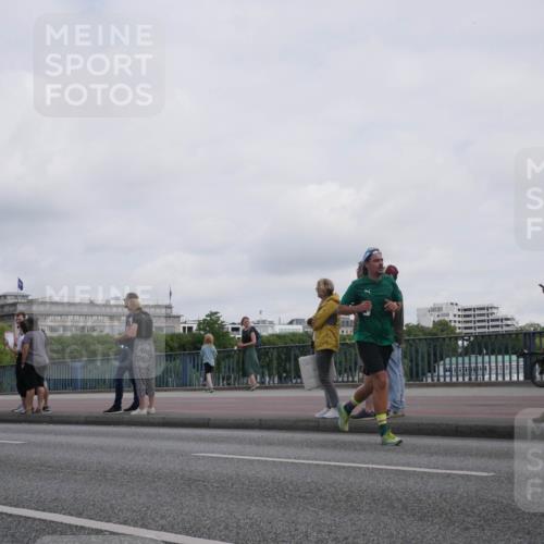 29.06.2025 - hella hamburg halbmarathon Luisa Fischer http://msf.ph/oto/8501283 29.06.2025 10:07:56 Kennedybrücke 1126, 1559, 2424, 2463, 2852, 3994, 4293, 4538, 7017, 9280, 10100, 10709, 10834 meine-sportfotos.de