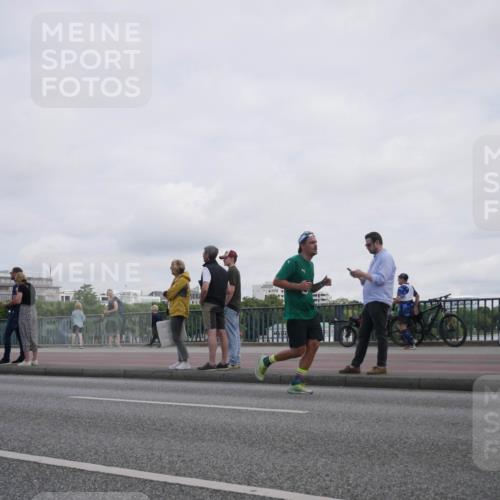 29.06.2025 - hella hamburg halbmarathon Luisa Fischer http://msf.ph/oto/8501285 29.06.2025 10:07:56 Kennedybrücke 1126, 1559, 2424, 2463, 2852, 3994, 4293, 4538, 7017, 9280, 10100, 10709, 10834 meine-sportfotos.de