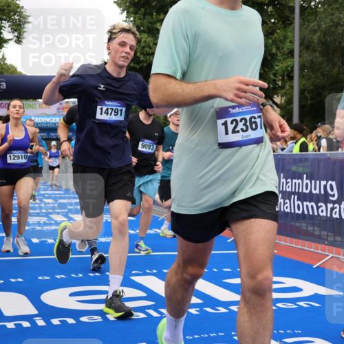 29.06.2025 - hella hamburg halbmarathon Strokosch-Dieckow http://msf.ph/oto/8501296 29.06.2025 10:53:00 Ziel 2099, 2208, 3059, 3258, 3334, 4121, 4770, 5907, 7509, 7864, 8139, 8587, 9093, 9537, 10724, 12155, 12367, 12519, 12910, 14323, 14791, 15430, 18590, 18720, 19208 meine-sportfotos.de