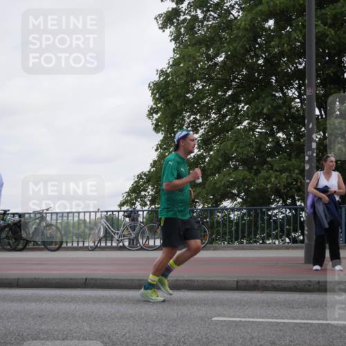 29.06.2025 - hella hamburg halbmarathon Luisa Fischer http://msf.ph/oto/8501297 29.06.2025 10:07:57 Kennedybrücke 1126, 1559, 2424, 2540, 2852, 3994, 4293, 4538, 7017, 9280, 10100, 10709, 10834 meine-sportfotos.de