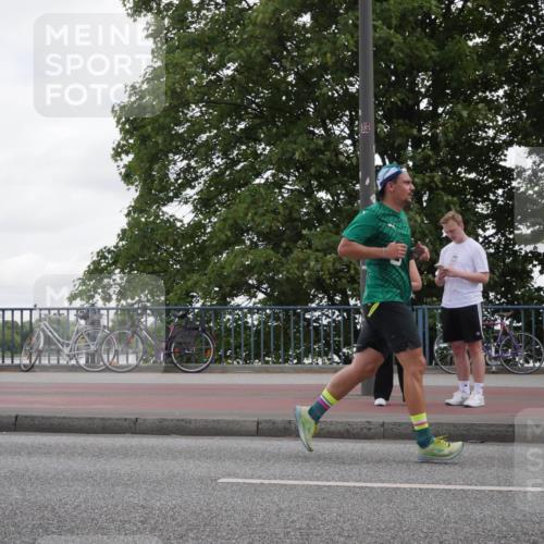 29.06.2025 - hella hamburg halbmarathon Luisa Fischer http://msf.ph/oto/8501300 29.06.2025 10:07:58 Kennedybrücke 1126, 1347, 1559, 2424, 2540, 2852, 3994, 4293, 4538, 7017, 9280, 10100, 10709, 10834 meine-sportfotos.de