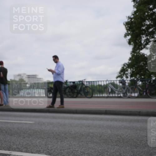 29.06.2025 - hella hamburg halbmarathon Luisa Fischer http://msf.ph/oto/8501303 29.06.2025 10:07:58 Kennedybrücke 1126, 1347, 1559, 2424, 2540, 2852, 3994, 4293, 4538, 7017, 9280, 10100, 10709, 10834 meine-sportfotos.de
