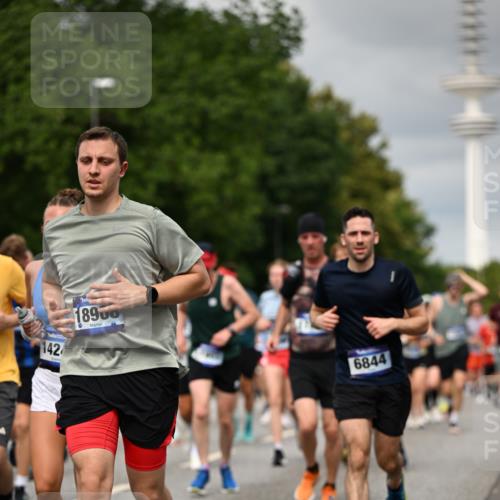 29.06.2025 - hella hamburg halbmarathon Dr. Thomas Lammeyer http://msf.ph/oto/8501304 29.06.2025 10:25:00 Kennedybrücke 1011, 2053, 2101, 2325, 2834, 2923, 2986, 3161, 3781, 3813, 3842, 4082, 4154, 4166, 4288, 4754, 4869, 5181, 5625, 5811, 5812, 6275, 6308, 6608, 6844, 6951, 7608, 8113, 8146, 8724, 8940, 9005, 9011, 9236, 9981, 10039, 10350, 10585, 10602, 10613, 11100, 11145 meine-sportfotos.de
