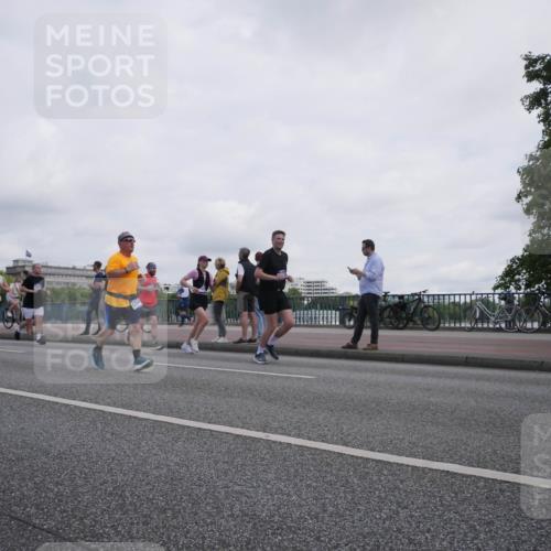 29.06.2025 - hella hamburg halbmarathon Luisa Fischer http://msf.ph/oto/8501314 29.06.2025 10:07:59 Kennedybrücke 1559, 1126, 1347, 1559, 2424, 2540, 2852, 3994, 4293, 4538, 7017, 9280, 10100, 10709, 10834 meine-sportfotos.de