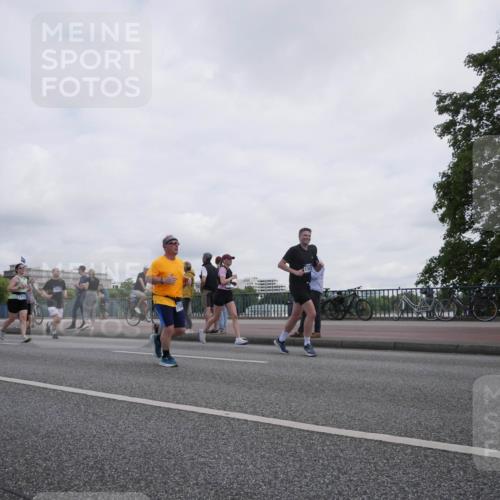 29.06.2025 - hella hamburg halbmarathon Luisa Fischer http://msf.ph/oto/8501317 29.06.2025 10:08:00 Kennedybrücke 155, 10834, 135, 1126, 1347, 1559, 2424, 2540, 2852, 3994, 4293, 4538, 7017, 10100, 10709, 10834 meine-sportfotos.de