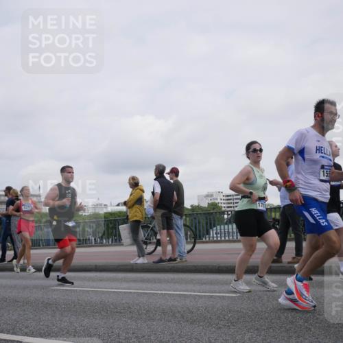 29.06.2025 - hella hamburg halbmarathon Luisa Fischer http://msf.ph/oto/8501340 29.06.2025 10:08:02 Kennedybrücke 4293, 1712, 155, 1126, 1347, 1559, 2424, 2540, 2852, 4293, 4538, 6907, 6908, 7017, 10100, 10709, 10834 meine-sportfotos.de