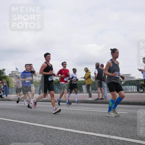 29.06.2025 - hella hamburg halbmarathon Luisa Fischer http://msf.ph/oto/8501359 29.06.2025 10:08:05 Kennedybrücke 2424, 112, 17818, 2852, 701, 429, 1126, 1347, 2424, 2540, 2852, 4293, 4538, 6907, 6908, 7017, 10834 meine-sportfotos.de