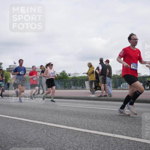 29.06.2025 - hella hamburg halbmarathon Luisa Fischer http://msf.ph/oto/8501379 29.06.2025 10:08:07 Kennedybrücke 2540, 1347, 1811, 2424, 1347, 2424, 2540, 2852, 4293, 4394, 4538, 6907, 6908, 7017 meine-sportfotos.de