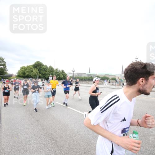 29.06.2025 - hella hamburg halbmarathon Jannik Wohlers http://msf.ph/oto/8501380 29.06.2025 10:57:56 Lombardsbrücke 1001, 1845, 2043, 2169, 2273, 2275, 3540, 3868, 4117, 5104, 5159, 5655, 5782, 5988, 6825, 7262, 7617, 7664, 7783, 8076, 8439, 8440, 8441, 8442, 8888, 9123, 9239, 9636, 10058, 10462, 10473, 10498, 10937, 11708, 12023, 12024, 12310, 12433, 12968, 13218, 13226, 13355, 13356, 13469, 14533, 14584, 14634, 14935, 15916, 15926, 16048, 16329, 16408, 16561, 16878, 17227, 17228, 17881, 18822, 19183 meine-sportfotos.de