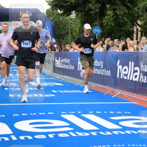 29.06.2025 - hella hamburg halbmarathon Strokosch-Dieckow http://msf.ph/oto/8501389 29.06.2025 10:52:56 Ziel 1257, 1258, 1657, 2099, 2444, 2814, 2910, 3258, 3334, 4557, 4558, 4770, 5077, 5907, 7509, 8139, 8587, 8720, 8955, 9093, 10724, 10811, 11217, 11992, 12155, 12367, 12519, 12910, 14791, 15430, 18590, 18720 meine-sportfotos.de
