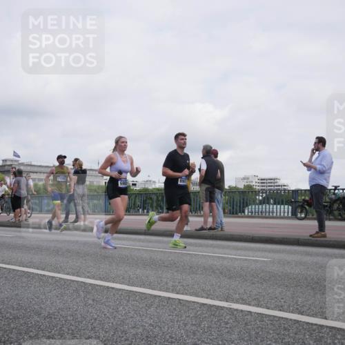 29.06.2025 - hella hamburg halbmarathon Luisa Fischer http://msf.ph/oto/8501393 29.06.2025 10:08:12 Kennedybrücke 4394, 11595, 6907, 6908, 1213, 3071, 4394, 6907, 6908, 7826 meine-sportfotos.de