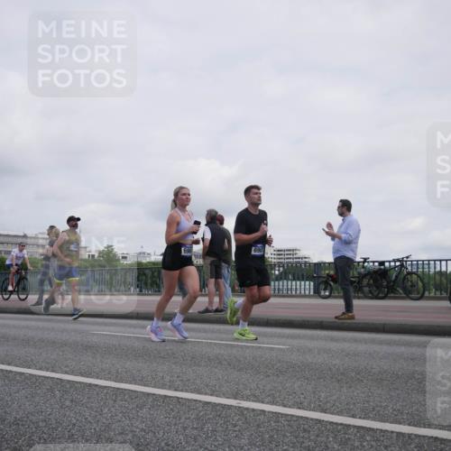 29.06.2025 - hella hamburg halbmarathon Luisa Fischer http://msf.ph/oto/8501396 29.06.2025 10:08:12 Kennedybrücke 4394, 690, 6907, 1213, 3071, 4394, 6907, 6908, 7826 meine-sportfotos.de