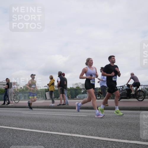29.06.2025 - hella hamburg halbmarathon Luisa Fischer http://msf.ph/oto/8501399 29.06.2025 10:08:13 Kennedybrücke 690, 11595, 6907, 1213, 3071, 4394, 5869, 6907, 6908, 7826 meine-sportfotos.de