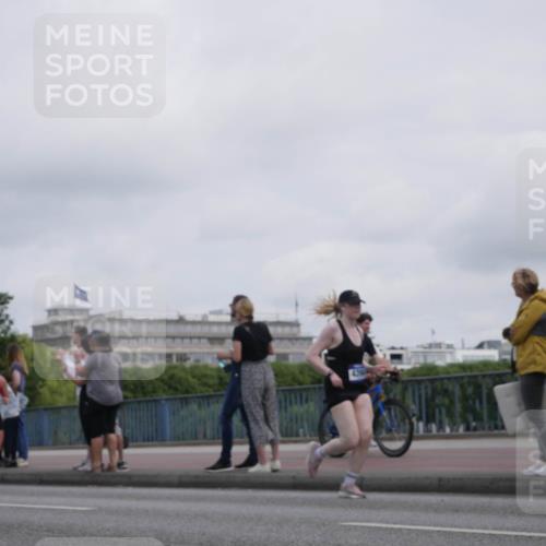 29.06.2025 - hella hamburg halbmarathon Luisa Fischer http://msf.ph/oto/8501412 29.06.2025 10:08:14 Kennedybrücke 1213, 3071, 4394, 5869, 6907, 6908, 7826 meine-sportfotos.de