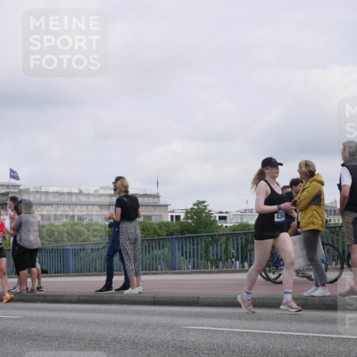 29.06.2025 - hella hamburg halbmarathon Luisa Fischer http://msf.ph/oto/8501416 29.06.2025 10:08:15 Kennedybrücke 1613, 4394, 1213, 3071, 4394, 5869, 6907, 6908, 7826 meine-sportfotos.de