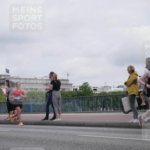 29.06.2025 - hella hamburg halbmarathon Luisa Fischer http://msf.ph/oto/8501420 29.06.2025 10:08:15 Kennedybrücke 16134, 4394, 1213, 3071, 4394, 5869, 6907, 6908, 7826 meine-sportfotos.de