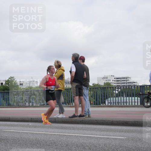 29.06.2025 - hella hamburg halbmarathon Luisa Fischer http://msf.ph/oto/8501432 29.06.2025 10:08:17 Kennedybrücke 18556, 13, 1213, 3071, 4394, 5869, 7826, 8316 meine-sportfotos.de