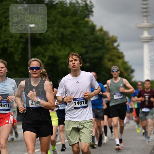 29.06.2025 - hella hamburg halbmarathon Dr. Thomas Lammeyer http://msf.ph/oto/8501435 29.06.2025 10:25:04 Kennedybrücke 1011, 1266, 2053, 2101, 2325, 2383, 2834, 2923, 2986, 3161, 3247, 3434, 3781, 3813, 4082, 4154, 4166, 4288, 4350, 4754, 4869, 5181, 5625, 5811, 5812, 6275, 6308, 6608, 6844, 6951, 7608, 8113, 8146, 8724, 8940, 9005, 9011, 9236, 9501, 9981, 10039, 10350, 10585, 10602, 11145 meine-sportfotos.de