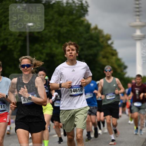 29.06.2025 - hella hamburg halbmarathon Dr. Thomas Lammeyer http://msf.ph/oto/8501442 29.06.2025 10:25:05 Kennedybrücke 1011, 1266, 2101, 2325, 2383, 2923, 2986, 3161, 3247, 3434, 3781, 3813, 4082, 4154, 4166, 4288, 4350, 4754, 4869, 5181, 5625, 5811, 5812, 6275, 6308, 6608, 6844, 6951, 7608, 8113, 8146, 8724, 8940, 9005, 9011, 9236, 9501, 9981, 10350, 10585, 10602, 11145 meine-sportfotos.de