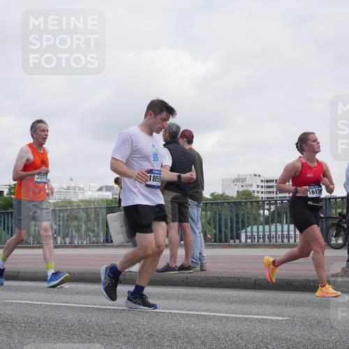 29.06.2025 - hella hamburg halbmarathon Luisa Fischer http://msf.ph/oto/8501443 29.06.2025 10:08:18 Kennedybrücke 1855, 1613, 1213, 3071, 3578, 4394, 5869, 7826, 8316 meine-sportfotos.de