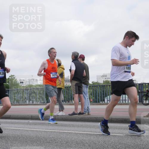 29.06.2025 - hella hamburg halbmarathon Luisa Fischer http://msf.ph/oto/8501447 29.06.2025 10:08:19 Kennedybrücke 14436, 3071, 1855, 1213, 3071, 3578, 4394, 5869, 7826, 8316, 9165 meine-sportfotos.de