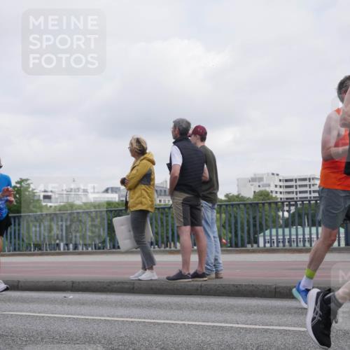 29.06.2025 - hella hamburg halbmarathon Luisa Fischer http://msf.ph/oto/8501458 29.06.2025 10:08:19 Kennedybrücke 7826, 1213, 3071, 3578, 4394, 5869, 7826, 8316, 9165 meine-sportfotos.de