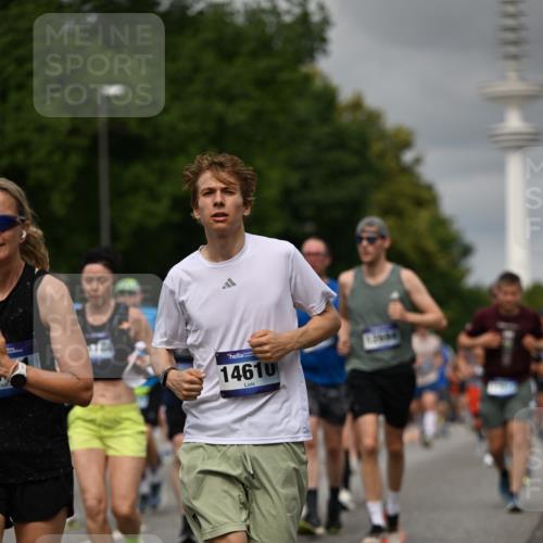 29.06.2025 - hella hamburg halbmarathon Dr. Thomas Lammeyer http://msf.ph/oto/8501459 29.06.2025 10:25:05 Kennedybrücke 1011, 1266, 2101, 2325, 2383, 2923, 2986, 3161, 3247, 3434, 3781, 3813, 4082, 4154, 4166, 4288, 4350, 4754, 4869, 5181, 5625, 5811, 5812, 6275, 6308, 6608, 6844, 6951, 7608, 8113, 8146, 8724, 8940, 9005, 9011, 9236, 9501, 9981, 10350, 10585, 10602, 11145 meine-sportfotos.de