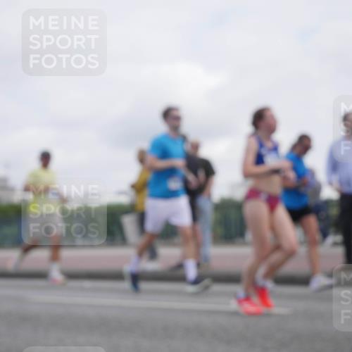 29.06.2025 - hella hamburg halbmarathon Luisa Fischer http://msf.ph/oto/8501473 29.06.2025 10:08:21 Kennedybrücke 1213, 2298, 3071, 3578, 5869, 6059, 7826, 8316, 9007, 9165, 9680, 10694 meine-sportfotos.de