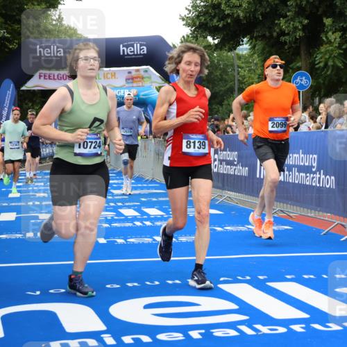 29.06.2025 - hella hamburg halbmarathon Strokosch-Dieckow http://msf.ph/oto/8501474 29.06.2025 10:52:55 Ziel 1257, 1258, 1657, 2099, 2444, 2814, 2910, 3334, 4557, 4558, 4770, 5077, 5907, 7509, 8139, 8587, 8720, 8955, 9093, 10724, 10811, 11217, 11992, 12155, 12367, 12519, 12910, 14198, 14286, 14791, 15430, 18590, 18720 meine-sportfotos.de