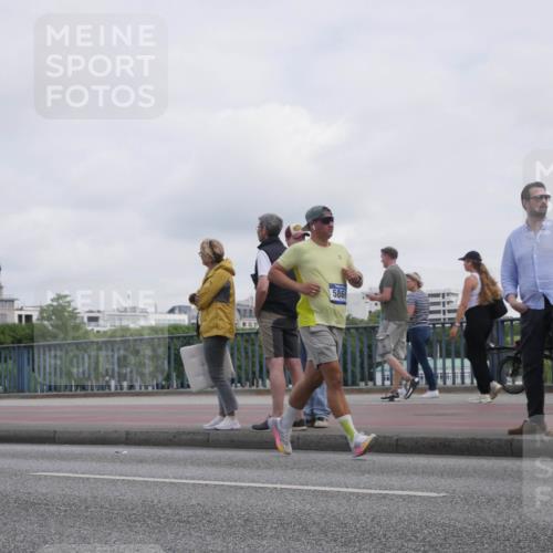 29.06.2025 - hella hamburg halbmarathon Luisa Fischer http://msf.ph/oto/8501480 29.06.2025 10:08:22 Kennedybrücke 586, 1213, 1863, 2298, 3071, 3578, 5869, 6059, 7826, 8316, 8999, 9007, 9165, 9680, 10694 meine-sportfotos.de