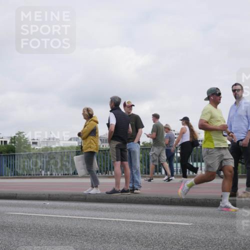 29.06.2025 - hella hamburg halbmarathon Luisa Fischer http://msf.ph/oto/8501483 29.06.2025 10:08:23 Kennedybrücke 1213, 1863, 2298, 3578, 5869, 6059, 7826, 8316, 8999, 9007, 9019, 9165, 9680, 10694 meine-sportfotos.de