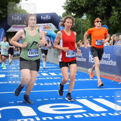 29.06.2025 - hella hamburg halbmarathon Strokosch-Dieckow http://msf.ph/oto/8501488 29.06.2025 10:52:55 Ziel 1257, 1258, 1657, 2099, 2444, 2814, 2910, 3334, 4557, 4558, 4770, 5077, 5907, 7509, 8139, 8587, 8720, 8955, 9093, 10724, 10811, 11217, 11992, 12155, 12367, 12519, 12910, 14198, 14286, 14791, 15430, 18590, 18720 meine-sportfotos.de