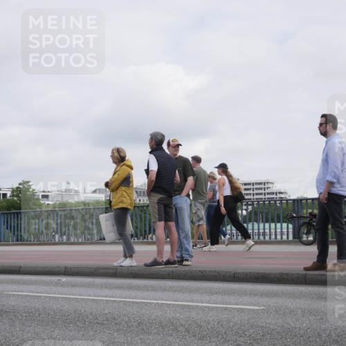 29.06.2025 - hella hamburg halbmarathon Luisa Fischer http://msf.ph/oto/8501490 29.06.2025 10:08:23 Kennedybrücke 1213, 1863, 2298, 3578, 5869, 6059, 7826, 8316, 8999, 9007, 9019, 9165, 9680, 10694 meine-sportfotos.de