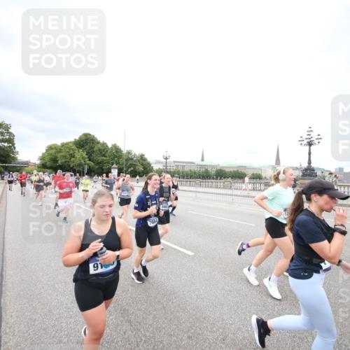 29.06.2025 - hella hamburg halbmarathon Jannik Wohlers http://msf.ph/oto/8501496 29.06.2025 10:57:59 Lombardsbrücke 1001, 1845, 2043, 3540, 3868, 4117, 5104, 5159, 5655, 5782, 5988, 6825, 7262, 7617, 7664, 7870, 8076, 9123, 9239, 9636, 10462, 10473, 10498, 10937, 11708, 12023, 12024, 12310, 12433, 12968, 13218, 13226, 13355, 13356, 13469, 13547, 14584, 14935, 15926, 16048, 16329, 16408, 16561, 16878, 17227, 17228, 18822, 19183 meine-sportfotos.de