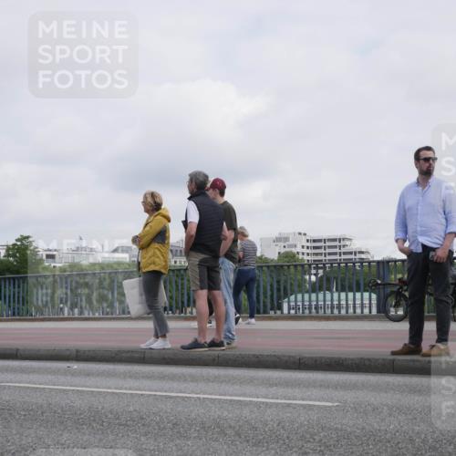 29.06.2025 - hella hamburg halbmarathon Luisa Fischer http://msf.ph/oto/8501497 29.06.2025 10:08:24 Kennedybrücke 1213, 1863, 2298, 3578, 5869, 6059, 7826, 8316, 8999, 9007, 9019, 9075, 9165, 9680, 10694 meine-sportfotos.de