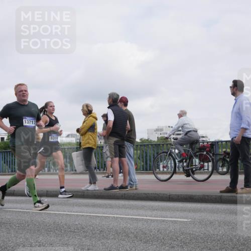 29.06.2025 - hella hamburg halbmarathon Luisa Fischer http://msf.ph/oto/8501502 29.06.2025 10:08:27 Kennedybrücke 13717, 8316, 1863, 2298, 3578, 6059, 8316, 8999, 9007, 9019, 9075, 9165, 9559, 9680, 10694 meine-sportfotos.de