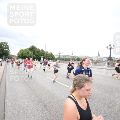 29.06.2025 - hella hamburg halbmarathon Jannik Wohlers http://msf.ph/oto/8501511 29.06.2025 10:58:00 Lombardsbrücke 1001, 1646, 1845, 2043, 3540, 3868, 4117, 5104, 5159, 5655, 5732, 5782, 5988, 6825, 7262, 7617, 7664, 7870, 8076, 8701, 9123, 9225, 9239, 9636, 10462, 10473, 10498, 10937, 11708, 12023, 12024, 12310, 12433, 12968, 13226, 13355, 13356, 13469, 13547, 14584, 14935, 15926, 16048, 16408, 16561, 16878, 17227, 17228, 18822, 19183 meine-sportfotos.de