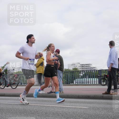 29.06.2025 - hella hamburg halbmarathon Luisa Fischer http://msf.ph/oto/8501514 29.06.2025 10:08:29 Kennedybrücke 3578, 1863, 2298, 3578, 4014, 4220, 6059, 8316, 8999, 9007, 9019, 9075, 9165, 9559, 9680, 10694 meine-sportfotos.de