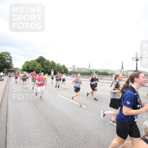 29.06.2025 - hella hamburg halbmarathon Jannik Wohlers http://msf.ph/oto/8501518 29.06.2025 10:58:00 Lombardsbrücke 1001, 1646, 1845, 2043, 3540, 3868, 4117, 5104, 5159, 5655, 5732, 5782, 5988, 6825, 7262, 7617, 7664, 7870, 8076, 8701, 9123, 9225, 9239, 9636, 10462, 10473, 10498, 10937, 11708, 12023, 12024, 12310, 12433, 12968, 13226, 13355, 13356, 13469, 13547, 14584, 14935, 15926, 16048, 16408, 16561, 16878, 17227, 17228, 18822, 19183 meine-sportfotos.de