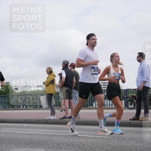29.06.2025 - hella hamburg halbmarathon Luisa Fischer http://msf.ph/oto/8501519 29.06.2025 10:08:29 Kennedybrücke 9680, 3578, 9165, 1863, 2298, 3578, 4014, 4220, 6059, 8316, 8999, 9007, 9019, 9075, 9165, 9559, 9680, 10694 meine-sportfotos.de