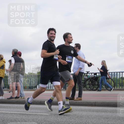 29.06.2025 - hella hamburg halbmarathon Luisa Fischer http://msf.ph/oto/8501532 29.06.2025 10:08:30 Kennedybrücke 106, 9680, 1863, 2298, 3578, 4014, 4220, 5073, 6059, 8316, 8999, 9007, 9019, 9075, 9165, 9361, 9559, 9680, 10694 meine-sportfotos.de