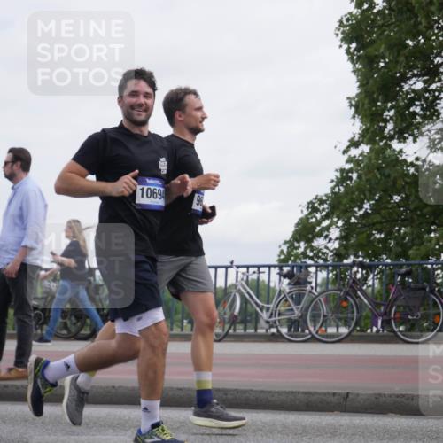 29.06.2025 - hella hamburg halbmarathon Luisa Fischer http://msf.ph/oto/8501533 29.06.2025 10:08:31 Kennedybrücke 10694, 96, 1863, 2298, 3578, 4014, 4220, 5073, 6059, 8999, 9007, 9019, 9075, 9165, 9361, 9559, 9680, 10694 meine-sportfotos.de